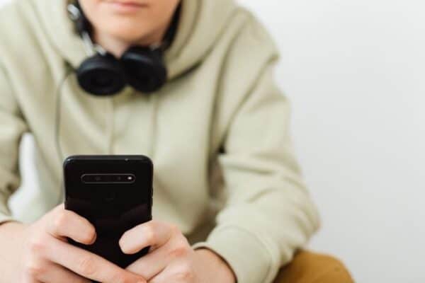 Apostas on-line crescem entre jovens e elevam risco de dependência