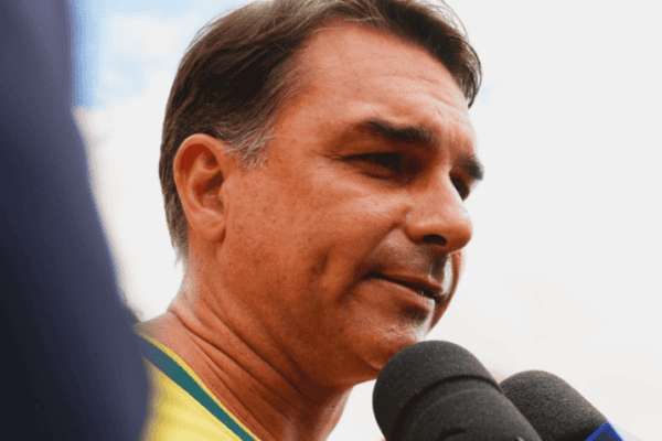 Flávio afirma que manterá relação pragmática com a China