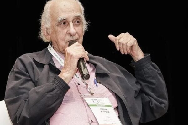 Jornalista e escritor Zuenir Ventura falece aos 95 anos