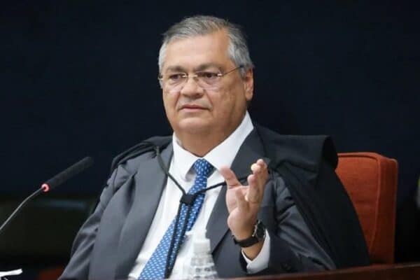 Dino mantém proibição de publicidade de apostas em bens públicos de MG