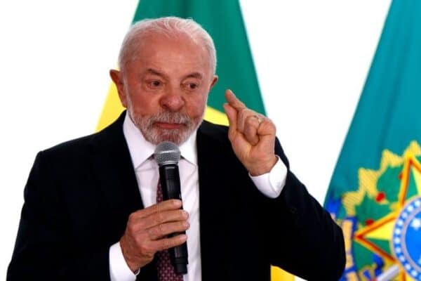 Lula faz novo aceno ao PIB em reunião a nove dias do 1º turno