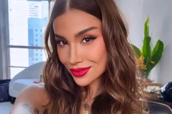 Bianca Andrade aparece com anel e diz: ‘Eu disse sim’