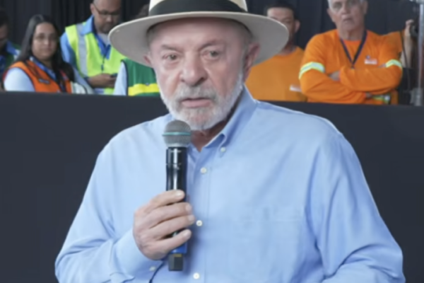 Lula diz que alguns políticos chegam a entregar medalha de honra a assassinos