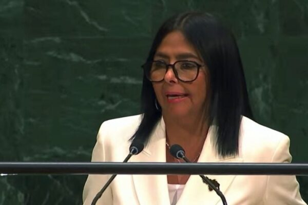 Delcy Rodríguez promete eleições na Venezuela e agradece a Trump na ONU