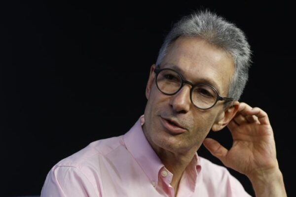 TSE determina que Zema retire vídeo que retrata Lula e ministros do STF como presidiários