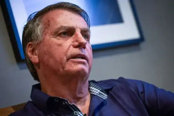 TSE autoriza uso de imagens de Jair Bolsonaro em santinhos de campanha