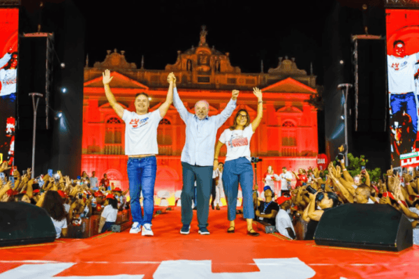Lula afirma querer IA em português, não em inglês ou chinês