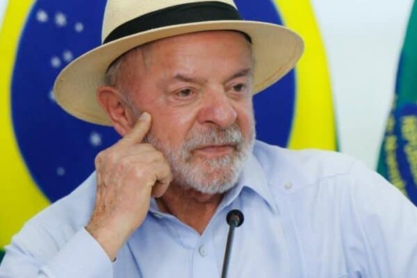 Lula se recusa a ceder a Trump e dispara: “Você quer taxar? Você taxa”