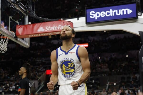 Stephen Curry renova com o Golden State Warriors e abre mão de R$ 107 milhões