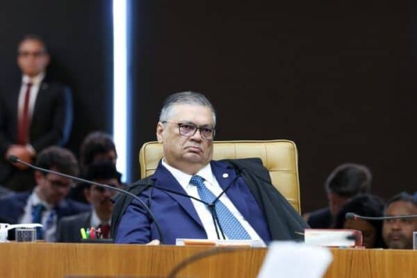 Ministro Dino publica íntegra de decisão que autoriza postagem sobre Nossa Senhora Aparecida