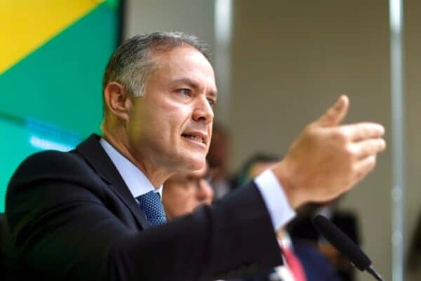 Justiça eleitoral de Alagoas revoga bloqueio do Instagram de Renan Filho