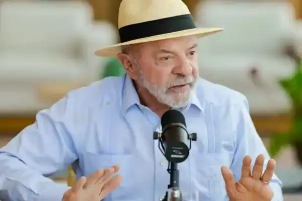 Lula diz acreditar na inocência de Lulinha e do ex-chefe de gabinete, mas defende apuração
