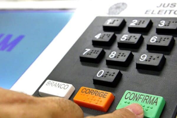 Entenda como a urna eletrônica funciona e de que forma seu voto é protegido