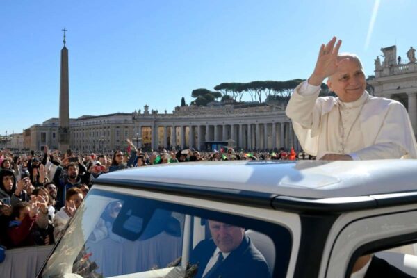 Vaticano atualiza o estado de saúde do papa Leão XIV após diagnóstico de câncer