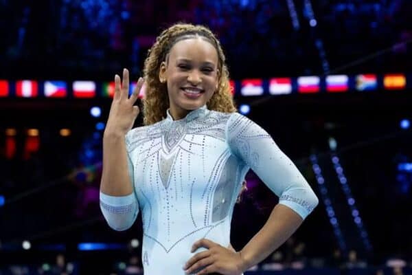 Rebeca Andrade é tricampeã mundial no salto após pausa para cuidar da saúde